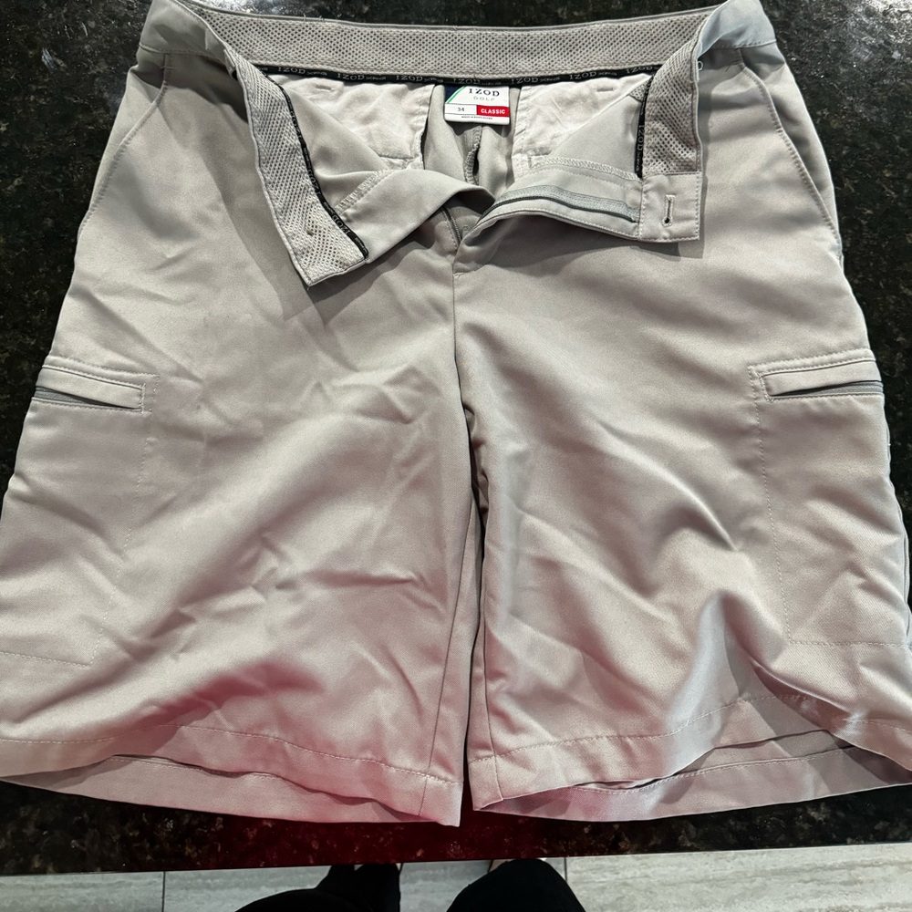 IZOD men’s golf shorts
